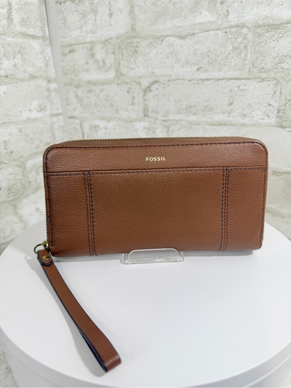 Fossil ($100) Jori Genuine Brown Leather RFID Medium Zip Wallet Wristlet EUC